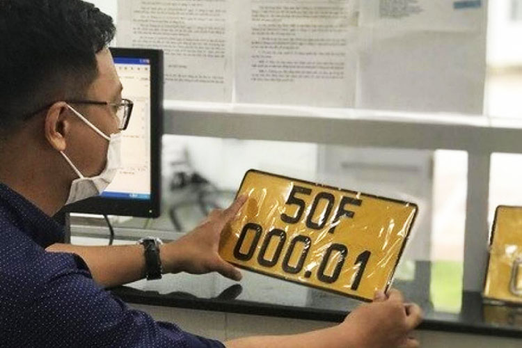 Thủ tục đổi sang biển số xe ô tô từ trắng màu vàng